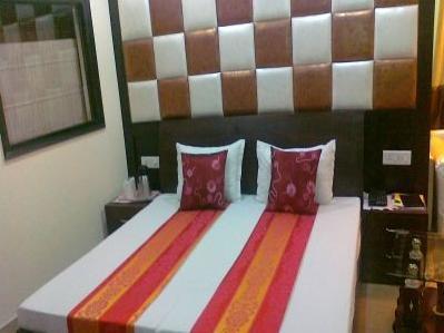 Hotel Ng Paradise Jagādhri Esterno foto