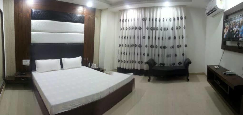 Hotel Ng Paradise Jagādhri Esterno foto