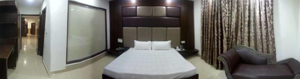 Hotel Ng Paradise Jagādhri Esterno foto