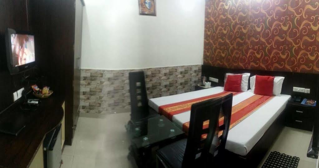 Hotel Ng Paradise Jagādhri Esterno foto